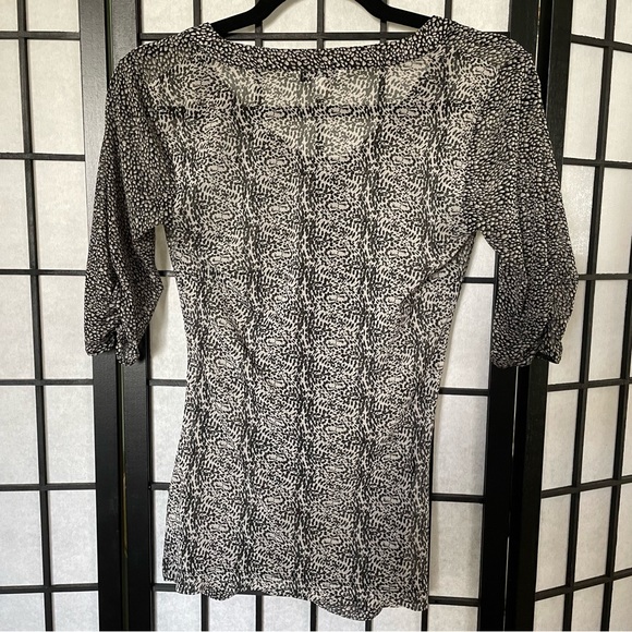 CAbi Ruched sheer blouse Size Small - Picture 2 of 4